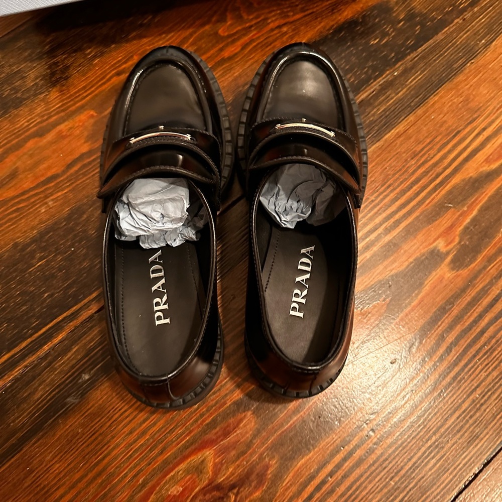 Prada Loafers like new size 37.5 - Picture 5 of 7